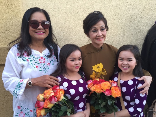 Tuy Hong gia tu san khau anh 2