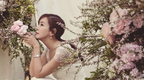 My nhan ‘Chuyen tinh Paris’ khoe ao cuoi tren tap chi hinh anh