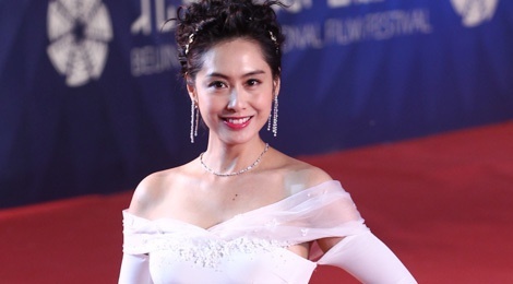 Dan sao 'gung cang gia cang cay' tai be mac LHP Bac Kinh hinh anh