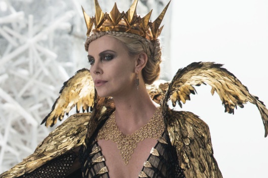 Charlize Theron hen ho anh 1