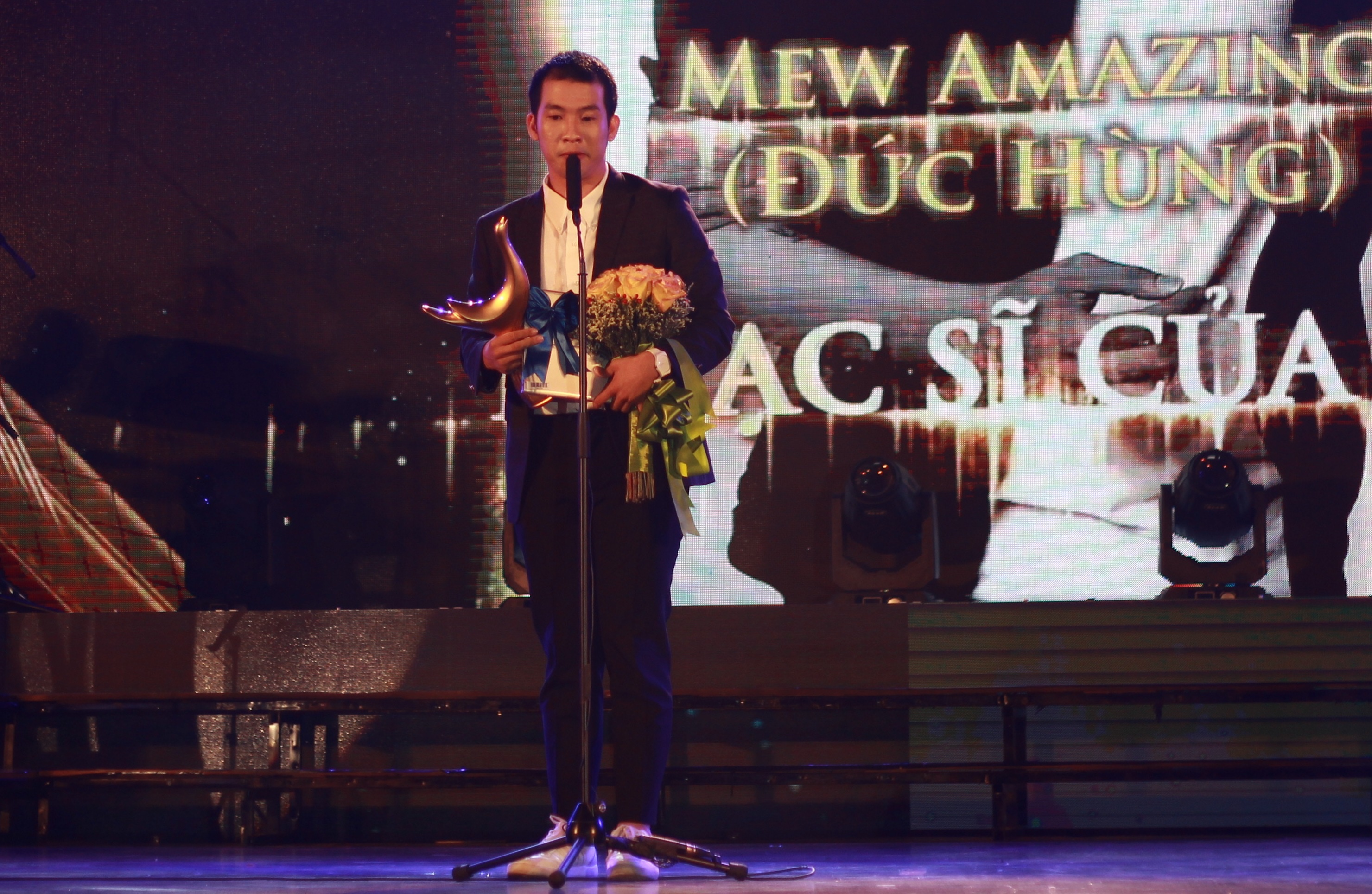 Son Tung,  Tung Duong,  Cong hien anh 1