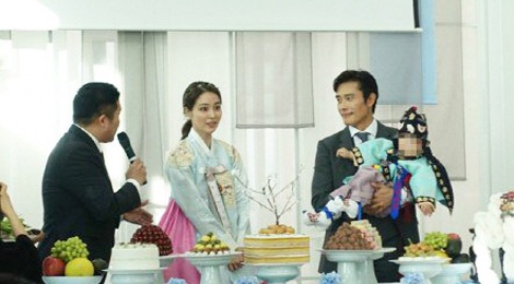 Vo chong Lee Byung Hun mo tiec lon mung sinh nhat quy tu hinh anh