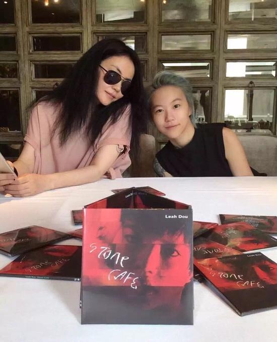 Con gái Vương Phi ra album ảnh 1 Con gai Vuong Phi ra album anh 1