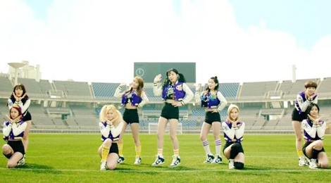 Twice len tieng khi bi che giong SNSD, AOA hinh anh