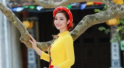 MC Thuy Linh khoe ve dep diu dang nhu thieu nu Ha Noi xua hinh anh