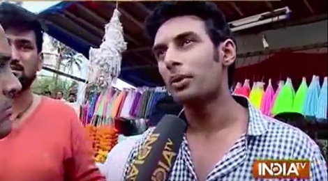 Ban trai binh tinh khi di cau nguyen cho sao 'Co dau 8 tuoi' hinh anh