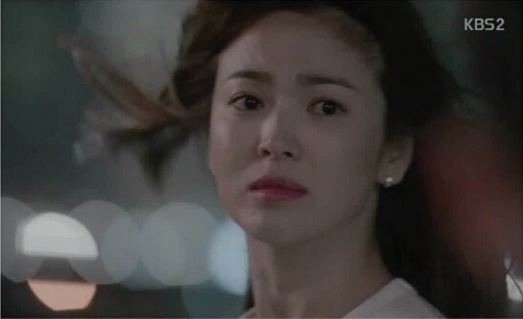 Song Hye Kyo trong Hậu duệ mặt trời ảnh 2 Song Hye Kyo trong Hau due mat troi anh 2