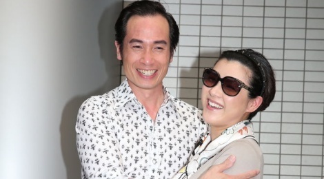 Vo Tran Hao xuat hien tuoi tan mot ngay sau sinh hinh anh