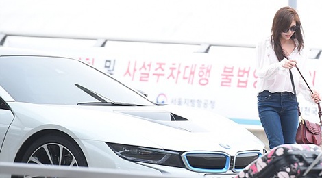 Ha Ji Won khoe xe sang o san bay hinh anh