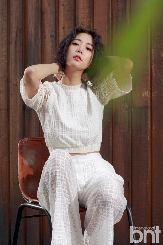 Clara bat ngo kin dao anh 1