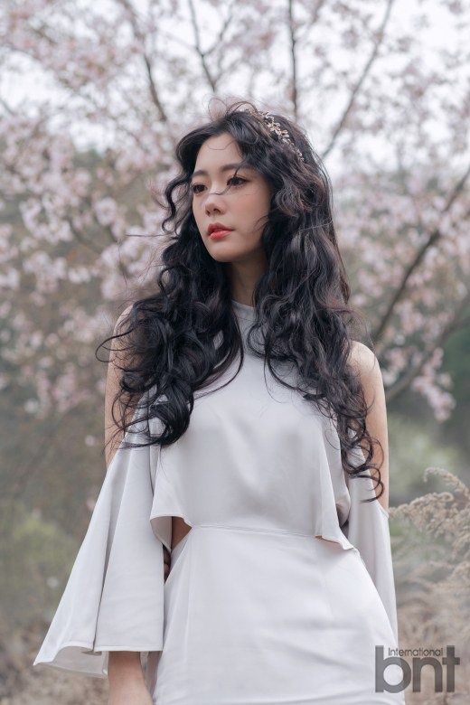 Clara bat ngo kin dao anh 5