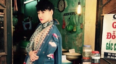 MC Dai Loan Tieu S dep la tren pho co Ha Noi hinh anh