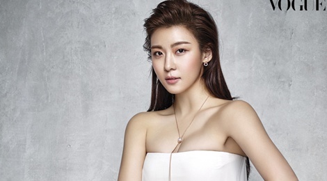 Ha Ji Won quyen ru tren trang bia Vogue hinh anh