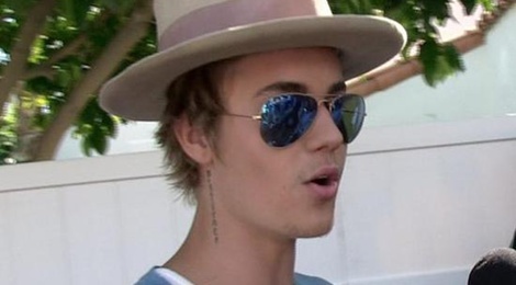 Justin Bieber bi kien 100.000 USD vi dap dien thoai luc say hinh anh