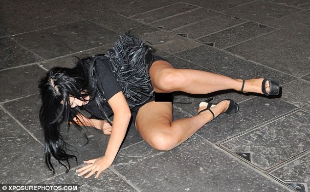 Chloe Ferry nga tren pho anh 1