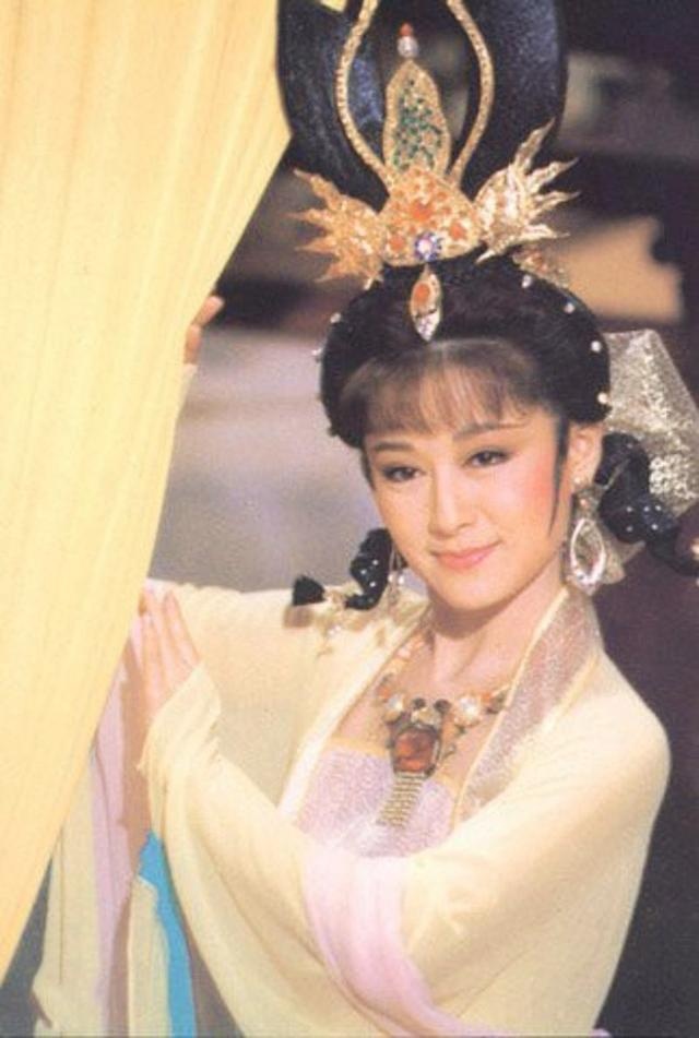 Dieu Thuyen tren man anh anh 6