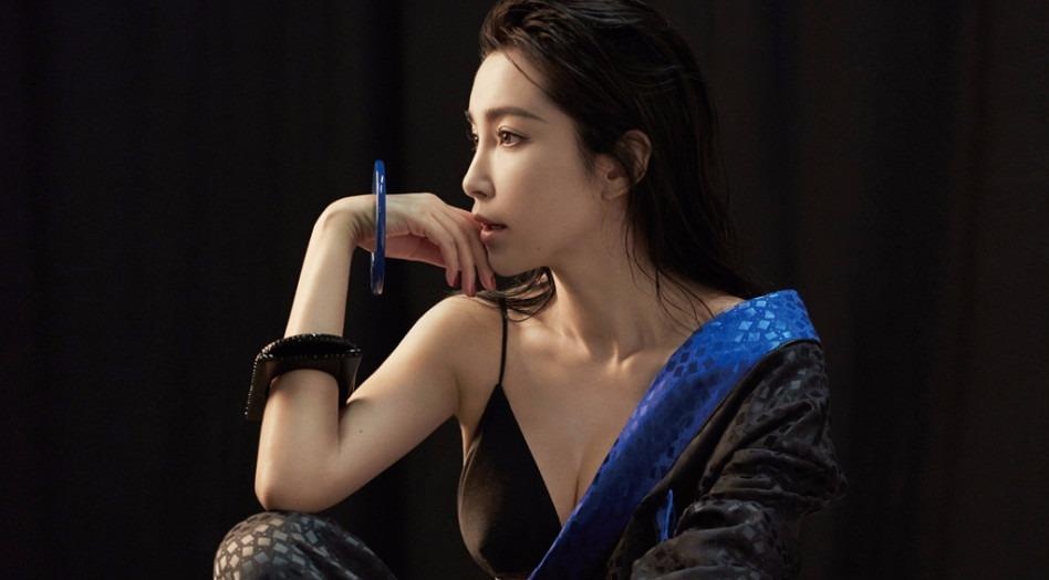 Ly Bang Bang lan dau khoe noi y tren tap chi hinh anh