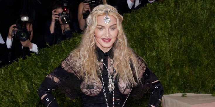 Madonna phan phao khi bi che phan cam o 'Oscar thoi trang' hinh anh