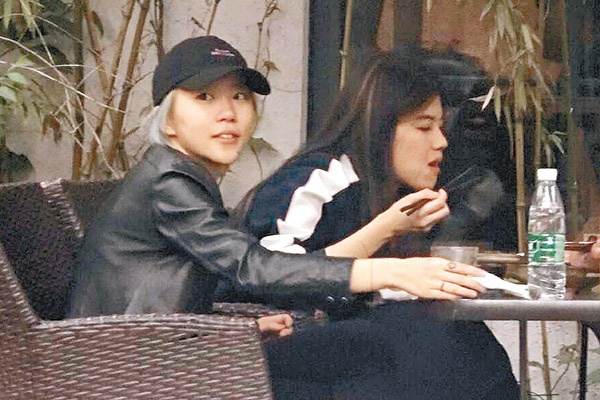 Con gái Vương Phi bị đồn đồng tính ảnh 2 Con gai Vuong Phi bi don dong tinh anh 2