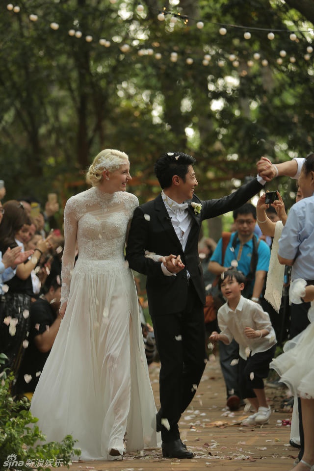 Dam cuoi MC Tap Boi Ninh trong rung anh 8