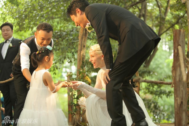 Dam cuoi MC Tap Boi Ninh trong rung anh 5