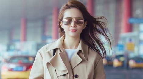 Luu Diec Phi khoe thoi trang sang chanh tai san bay hinh anh