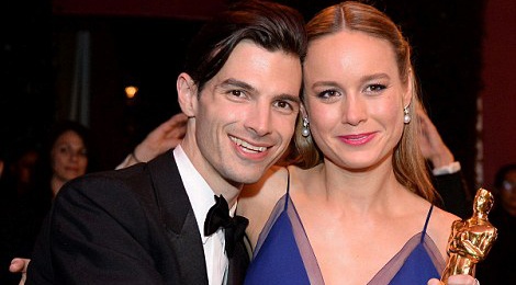 My nhan ‘King Kong’ khoe nhan cau hon cua ban trai hinh anh