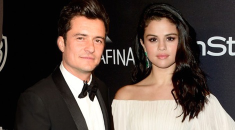 Orlando Bloom hon Selena Gomez trong hop dem hinh anh