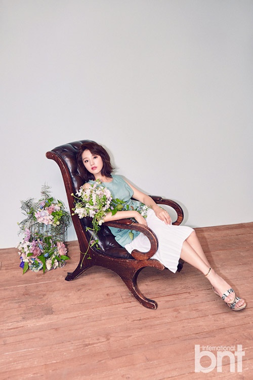 kieu nu Hau due mat troi tren tap chi anh 2