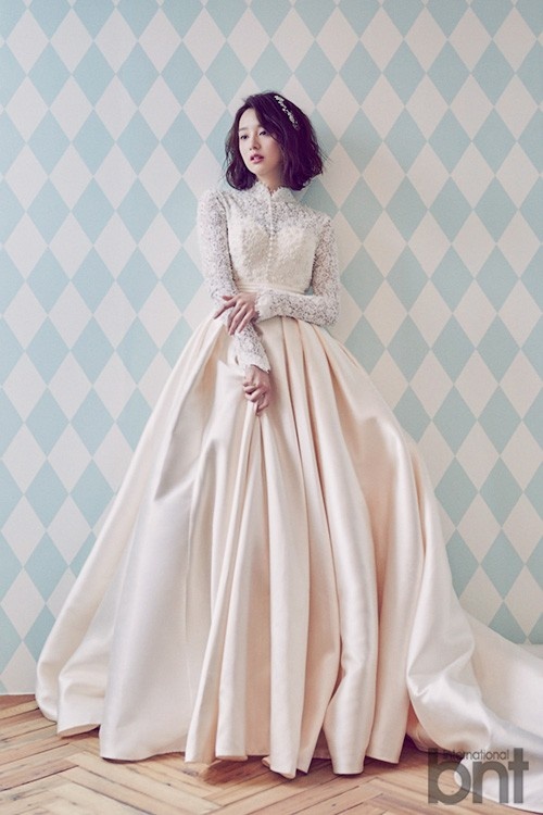 kieu nu Hau due mat troi tren tap chi anh 5