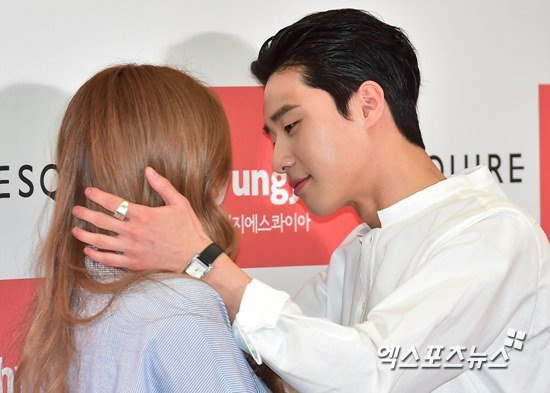 Park Seo Joon 'hôn' fan nữ ảnh 6 Park Seo Joon 'hon' fan nu anh 6