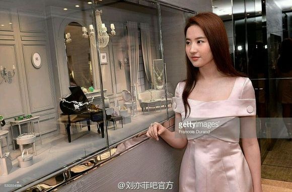 Luu Diec Phi tai Cannes anh 11