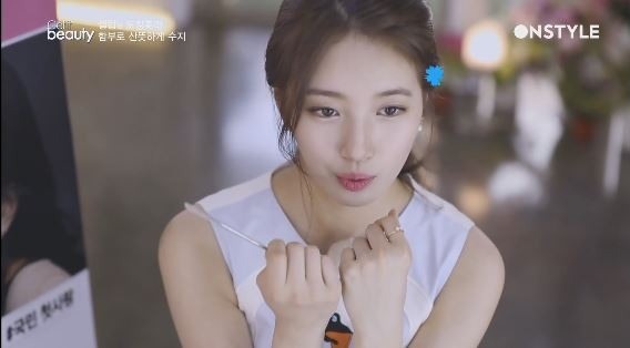 Suzy tiết lộ cách trang điểm ảnh 1 Suzy tiet lo cach trang diem anh 1