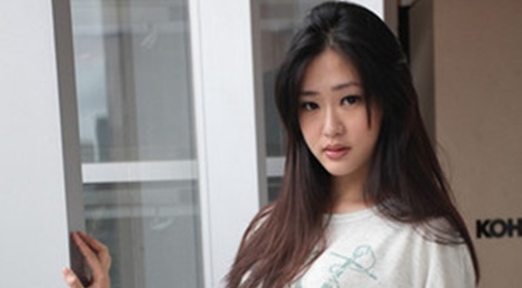 Nguoi mau Trung Quoc qua doi khi chup anh duoi nuoc hinh anh