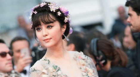 Anh Pham Bang Bang duoc trang hoang o Cannes hinh anh