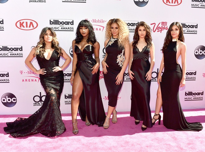 Ariana Grande ngã trên Billboard Music Awards ảnh 11 Ariana Grande nga tren Billboard Music Awards anh 11