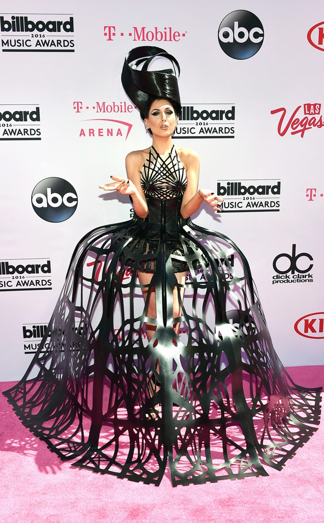 Ariana Grande ngã trên Billboard Music Awards ảnh 7 Ariana Grande nga tren Billboard Music Awards anh 7