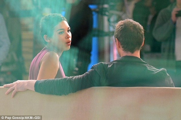 Tài tử ‘X-Men’ thân mật với bạn diễn nữ ảnh 3 Tai tu ‘X-Men’ than mat voi ban dien nu anh 3