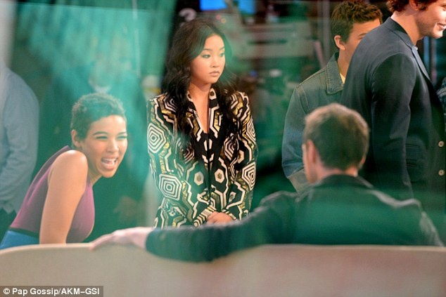 Tài tử ‘X-Men’ thân mật với bạn diễn nữ ảnh 4 Tai tu ‘X-Men’ than mat voi ban dien nu anh 4