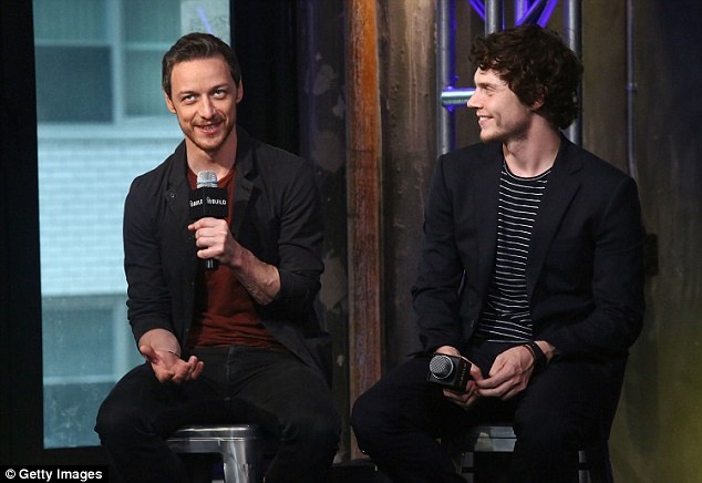 Tài tử ‘X-Men’ thân mật với bạn diễn nữ ảnh 5 Tai tu ‘X-Men’ than mat voi ban dien nu anh 5