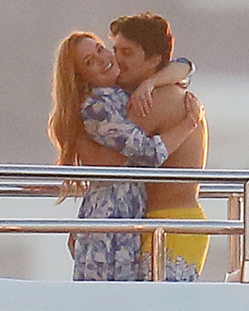 Lindsay Lohan quấn quýt bên bồ trẻ ảnh 3 Lindsay Lohan quan quyt ben bo tre anh 3