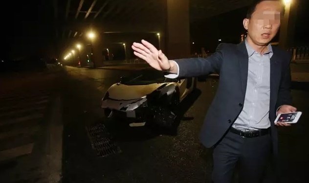 Lý Dịch Phong tai nạn siêu xe ảnh 2 Ly Dich Phong tai nan sieu xe anh 2