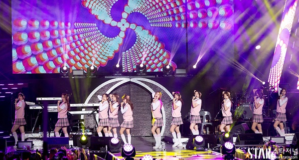 HyunA trình diễn sôi động ảnh 6 HyunA trinh dien soi dong anh 6