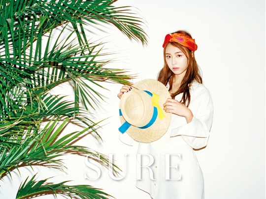 Lee Yeon Hee tren tap chi thoi trang anh 5