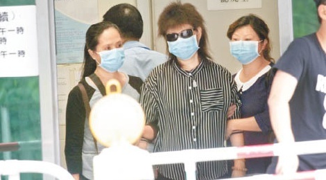 Me minh tinh 'Con ma vui ve' nga quy khi nhan thi the con hinh anh