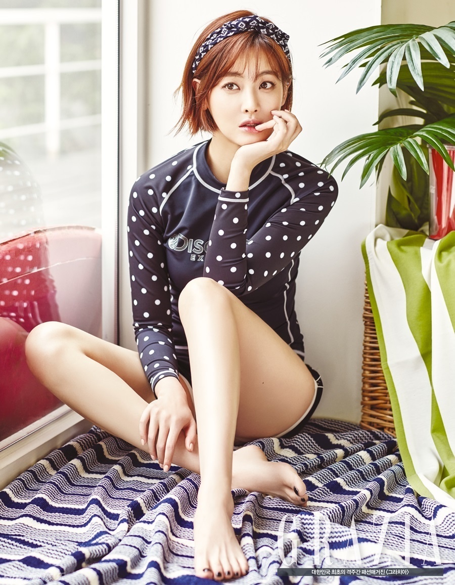 Oh Yeon Seo lăng xê áo bơi dài tay ảnh 6 Oh Yeon Seo lang xe ao boi dai tay anh 6