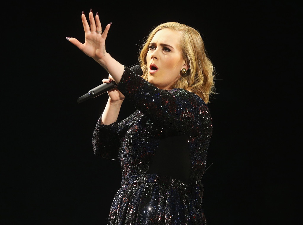 Adele yêu cầu fan không quay phim ở concert ảnh 1 Adele yeu cau fan khong quay phim o concert anh 1