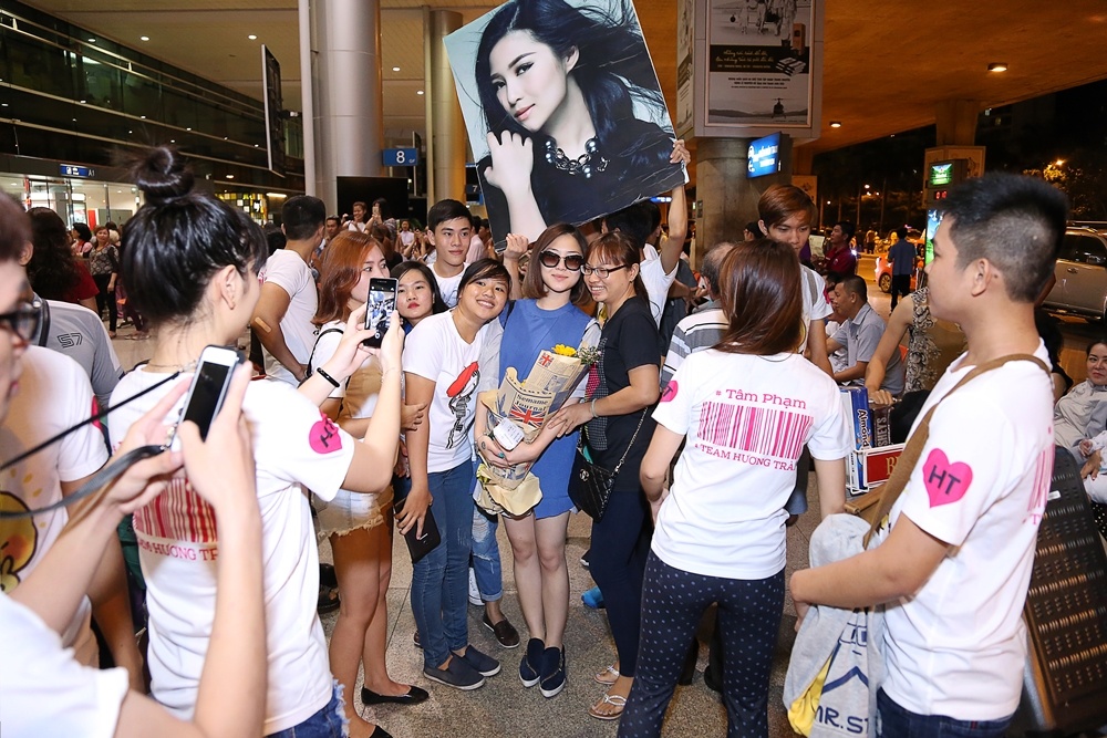 Huong Tram duoc chao don anh 10