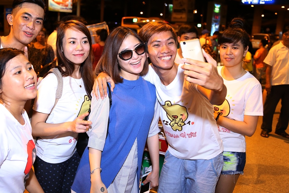 Huong Tram duoc chao don anh 9