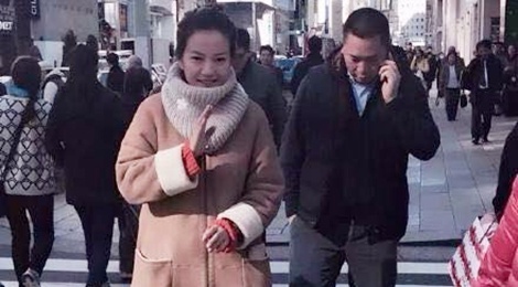 Trieu Vy va nhung lan luom thuom den kho tin hinh anh